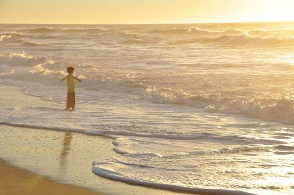 Um banho de luz no fim de tarde na Pescadero Beach, na rodovia One, entre San Francisco e Santa Cruz, no litoral da Califórnia, nos Estados Unidos